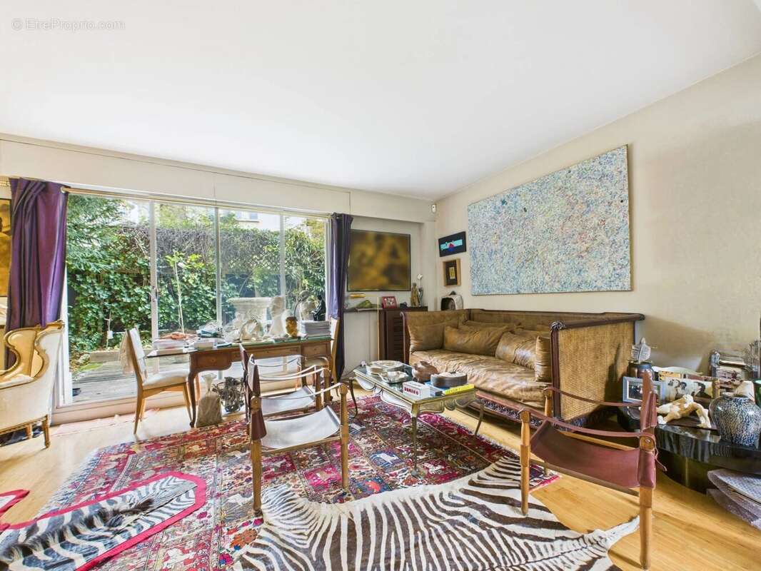 Appartement à NEUILLY-SUR-SEINE