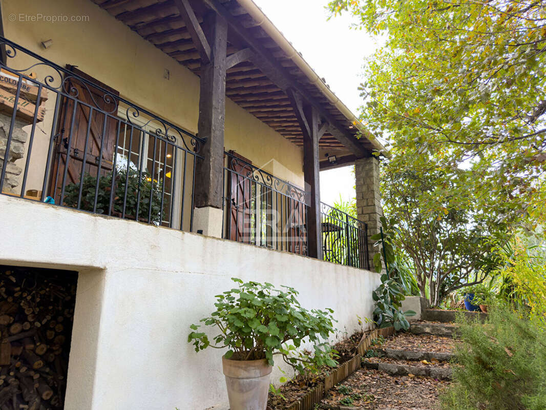 Maison à LA ROQUETTE-SUR-SIAGNE