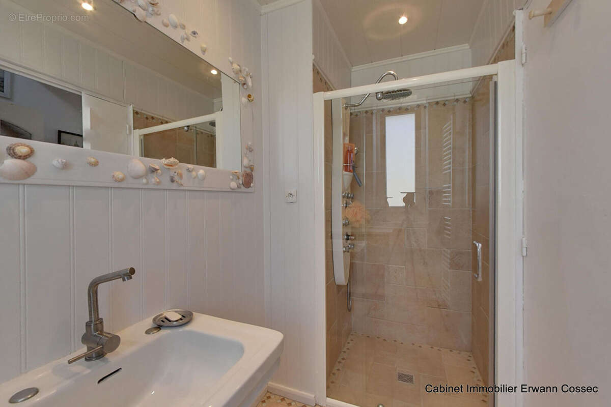LECHIAGAT - Maison de 130 m² profitant d'une vue sur le port - photo 6