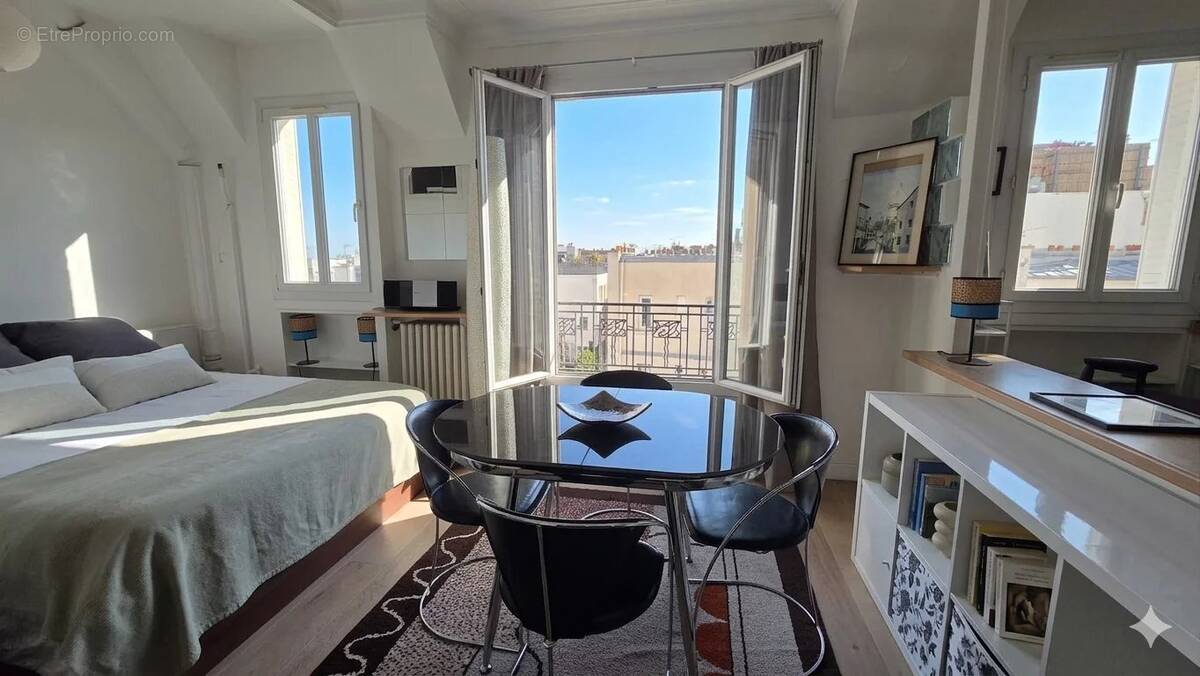 Appartement à PARIS-18E