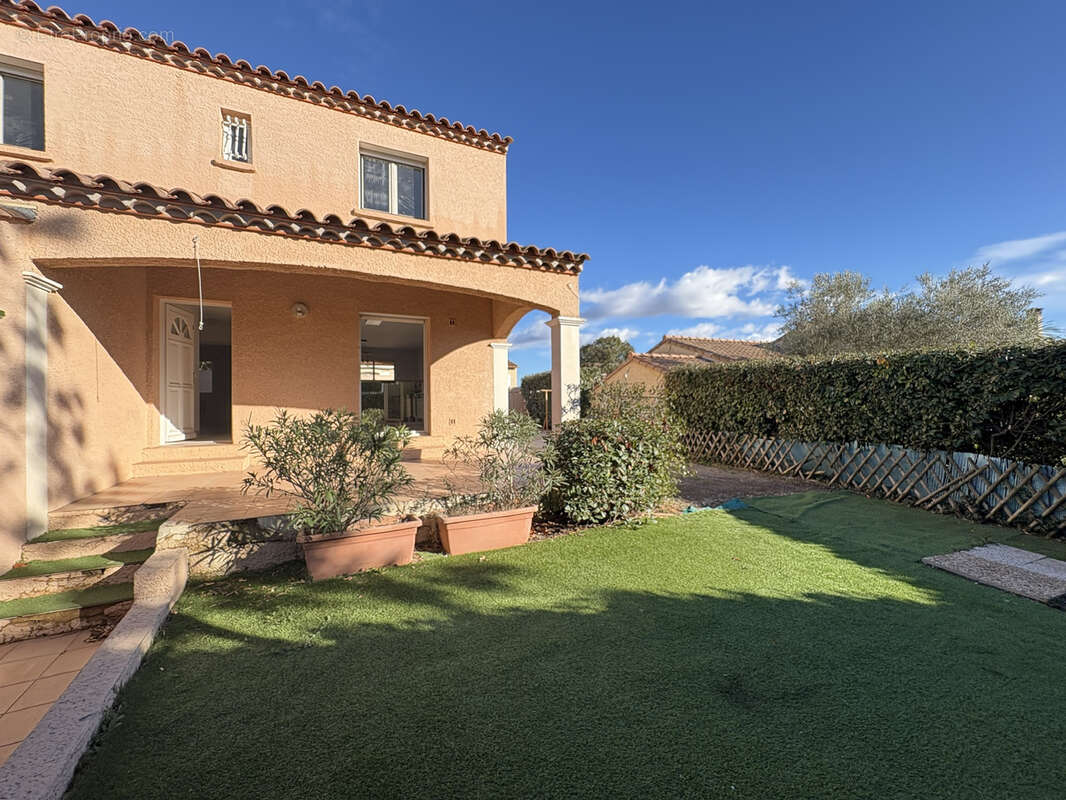 Maison à SAINT-BRES