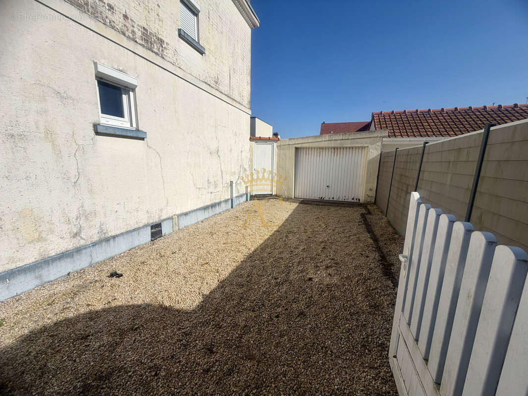 Idéal investissement locatif ou première acquisition : Maison à rénover dans un secteur calme de TREPIED - photo 13