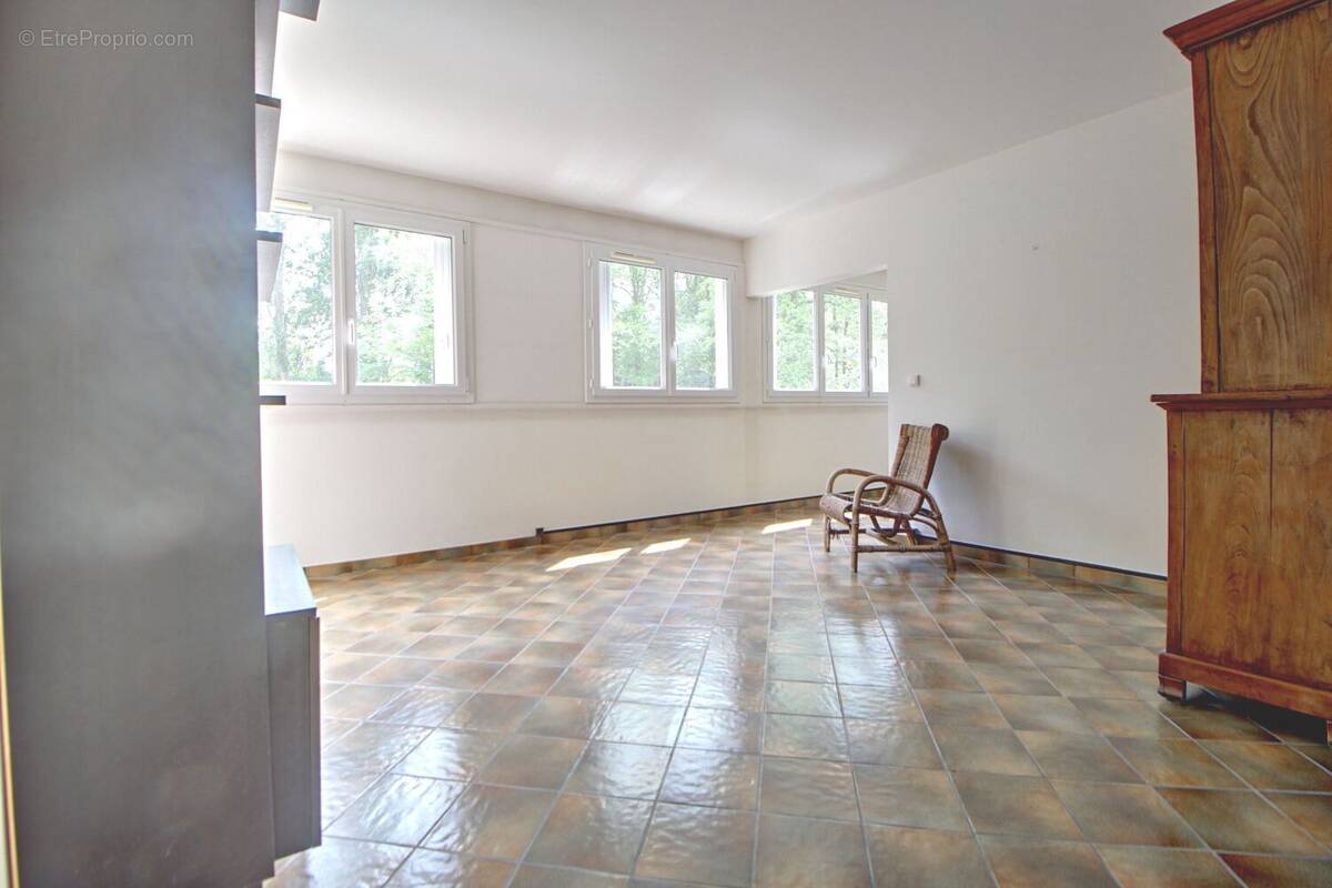 Appartement à VERNEUIL-SUR-SEINE