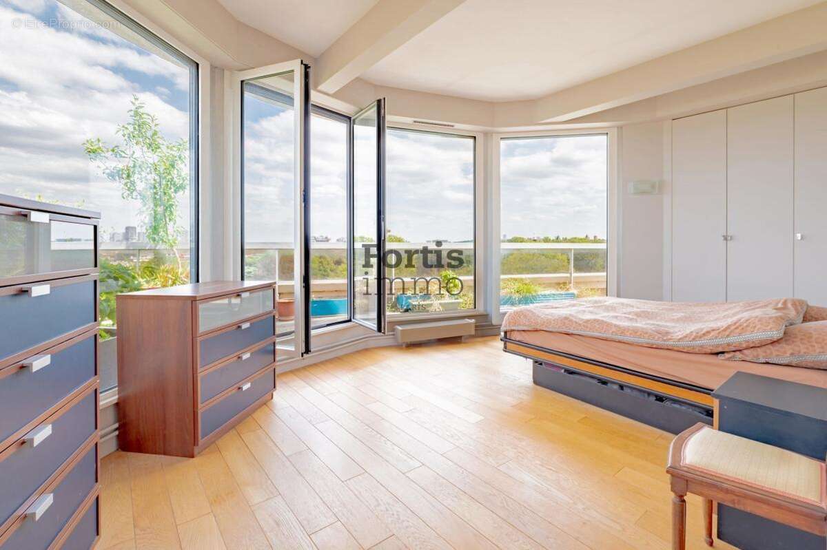 Appartement à PARIS-14E
