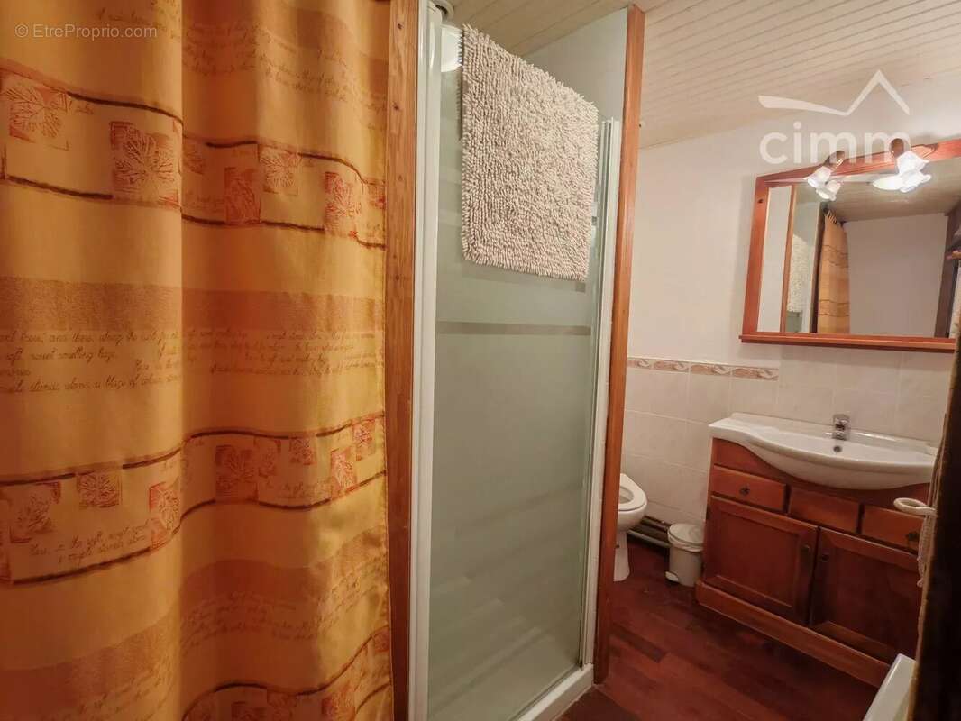 Maison à VERNET-LA-VARENNE