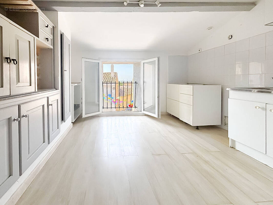 Appartement à LA FARE-LES-OLIVIERS