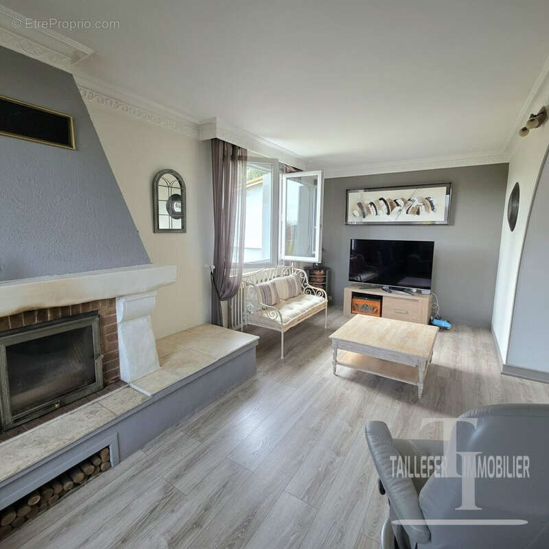 Maison à COULOUNIEIX-CHAMIERS