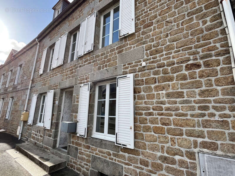 Maison à SAINT-SEVER-CALVADOS