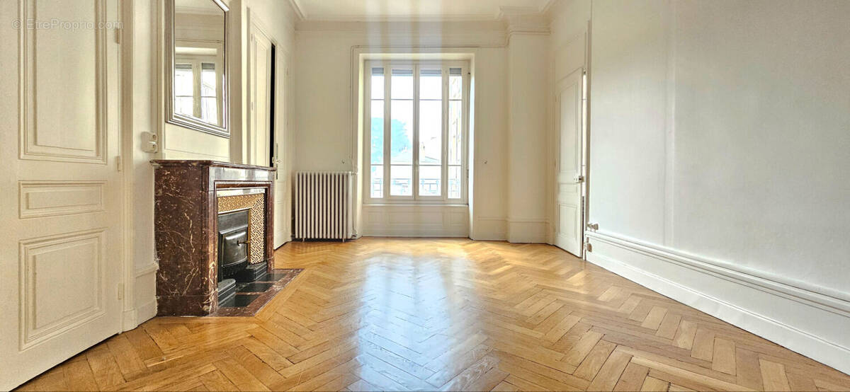 Appartement à LYON-8E