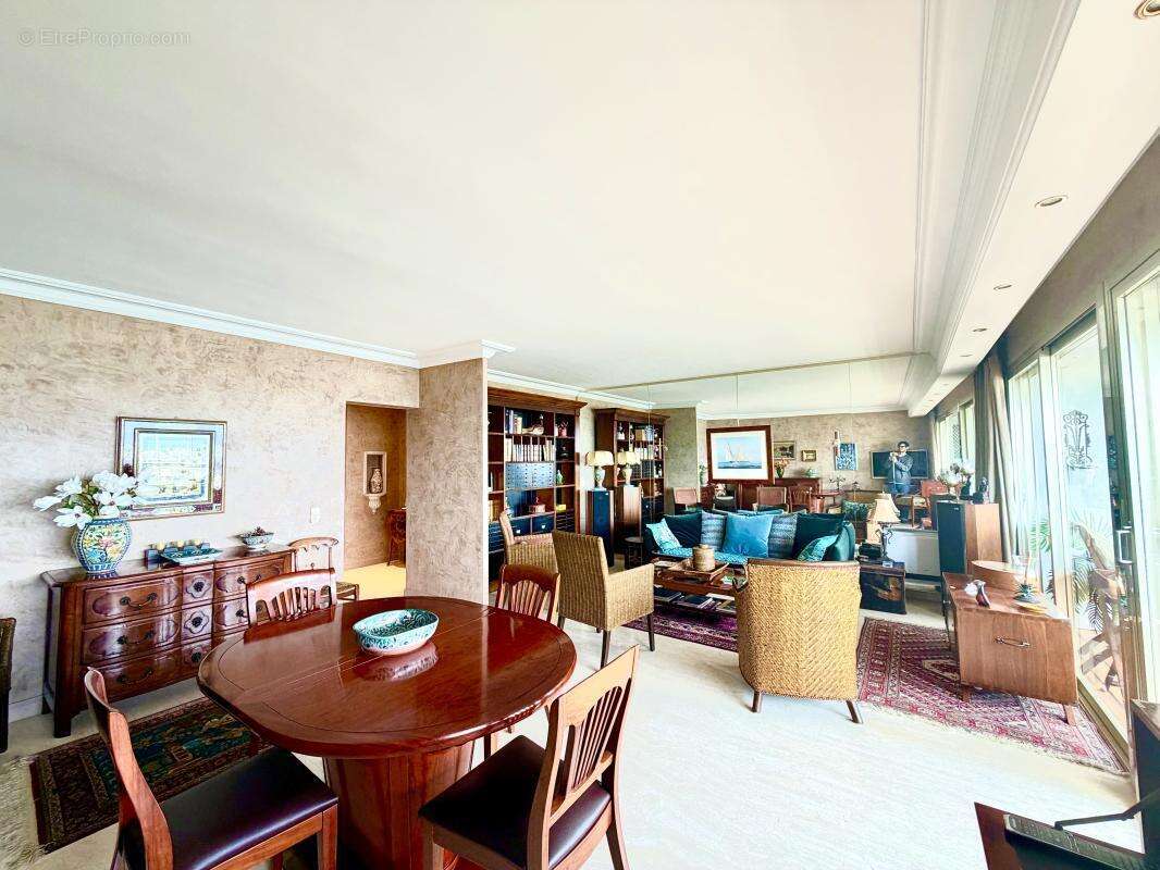 Appartement à VILLENEUVE-LOUBET
