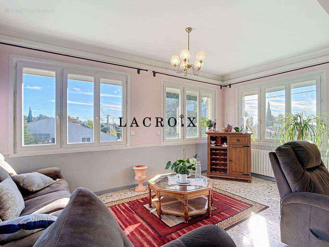 Maison à PERNES-LES-FONTAINES