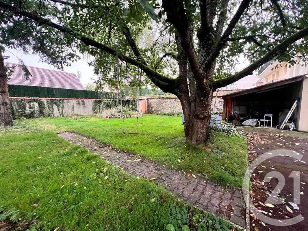 Maison à LE PLESSIS-BELLEVILLE