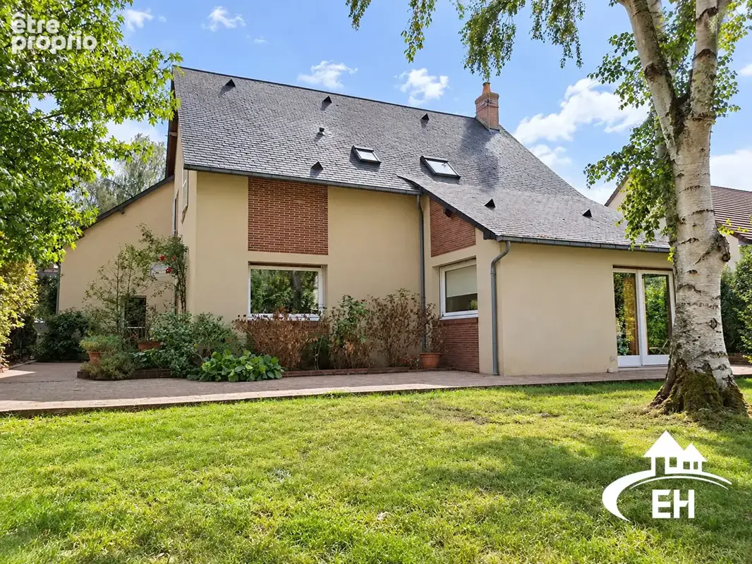 Maison d'architecte de 233 m² - Dépendance attenante de 60 m² - Terrain de 1 300 m² - photo 11