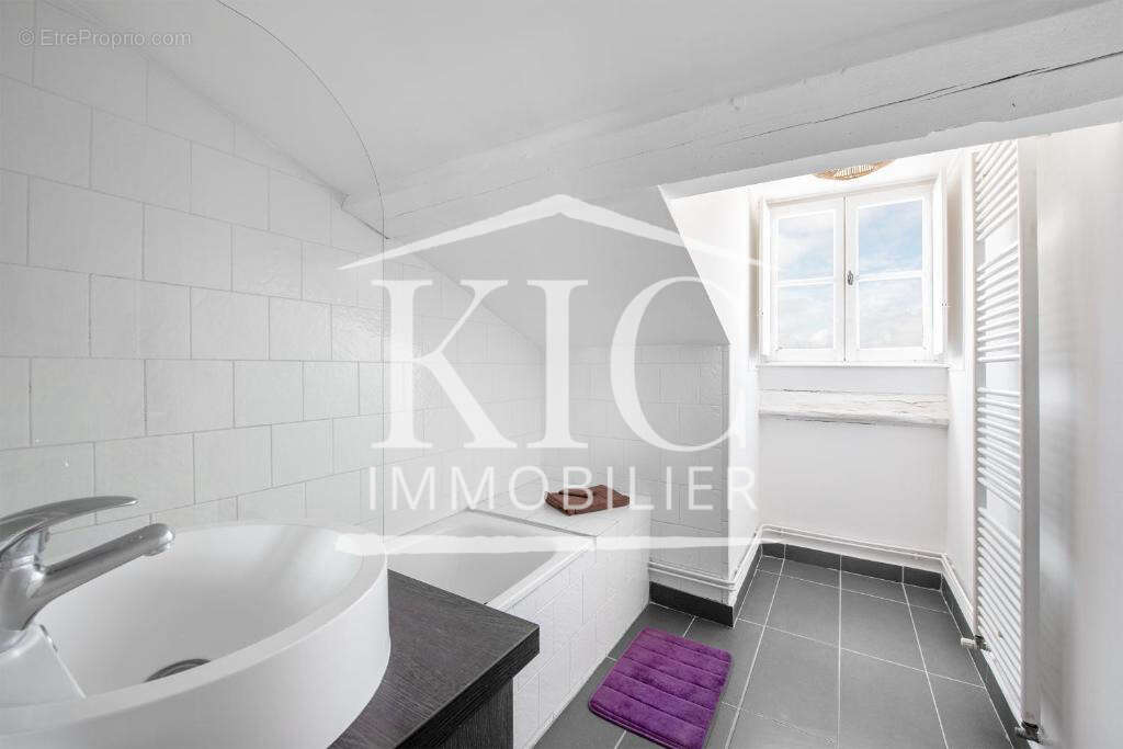 CARCASSONNE CENTRE-VILLE - Superbe T3 Duplex de 85 m2 avec vue sur la Cité - photo 8