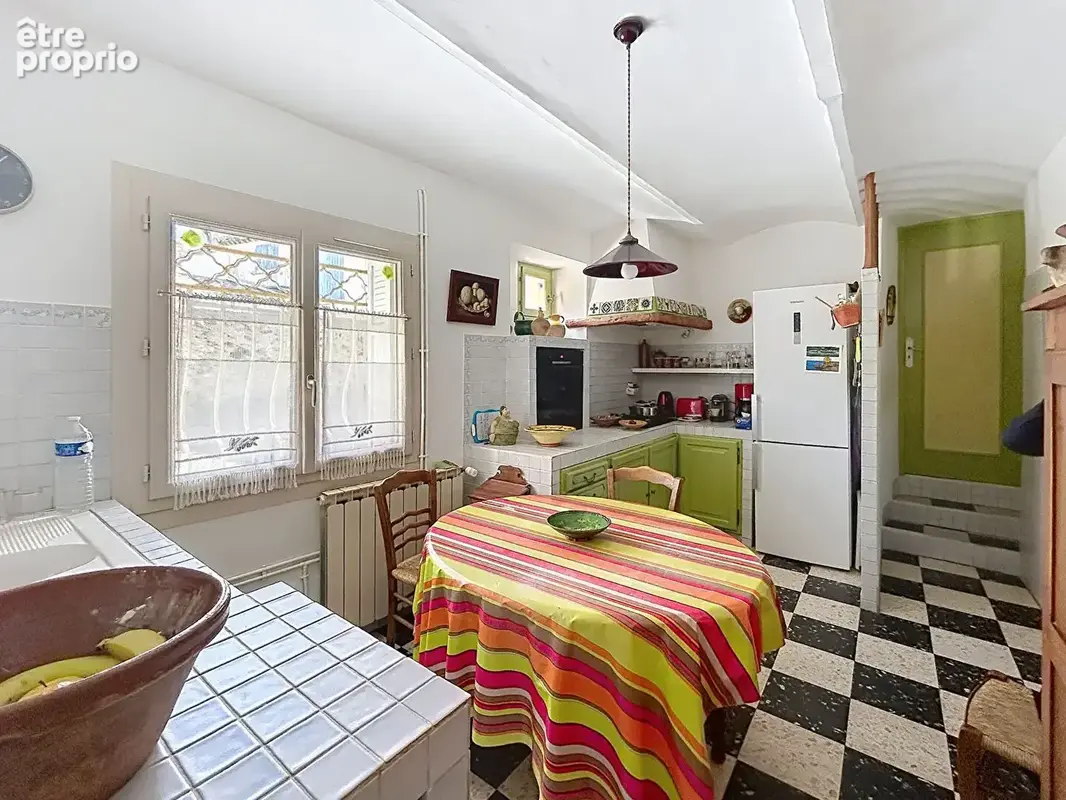 UCHAUX - Maison de charme, 5 chambres, jardin 1000m² avec piscine - photo 5