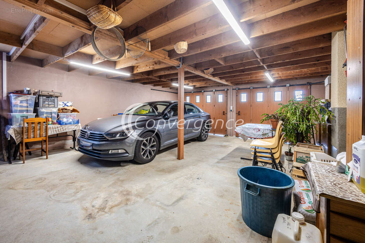 Maison 3 chambres avec double garage et dépendances - photo 11