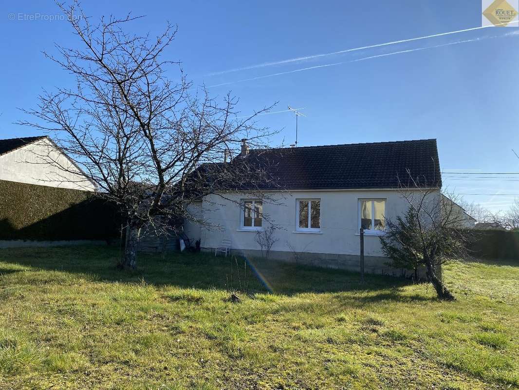 Maison à YZEURES-SUR-CREUSE