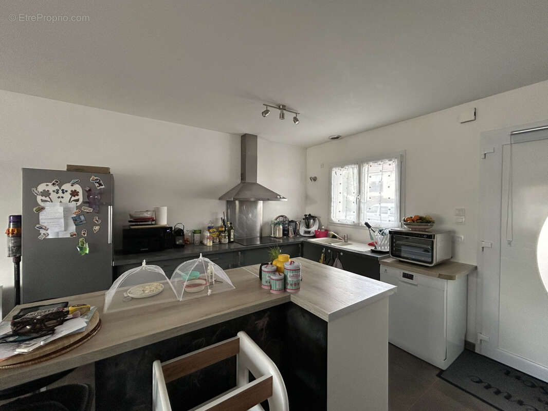 Maison située à La Chapelle basse-mer, 2 chambres, salon / séjour / cuisine et garage sur jardin clos. - photo 2