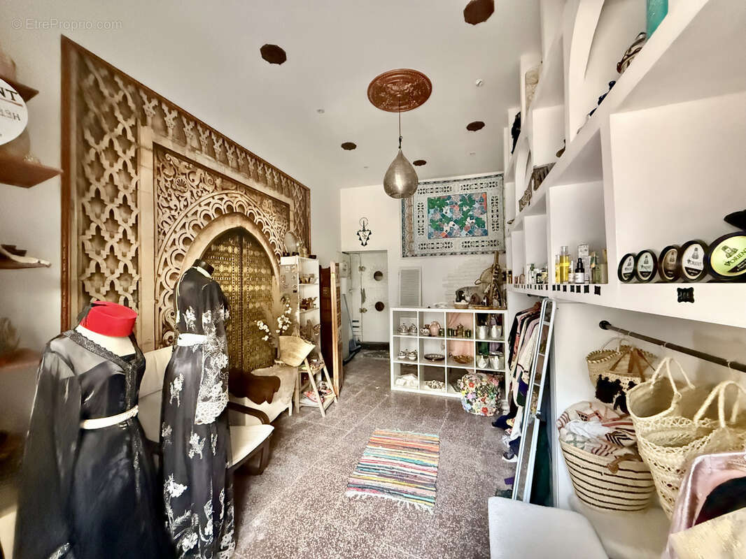 HIDRI IMMO PLUS vous propose en Exclusivité - Pas-de-porte d'un local commercial au Centre ville de Grenoble - photo 2