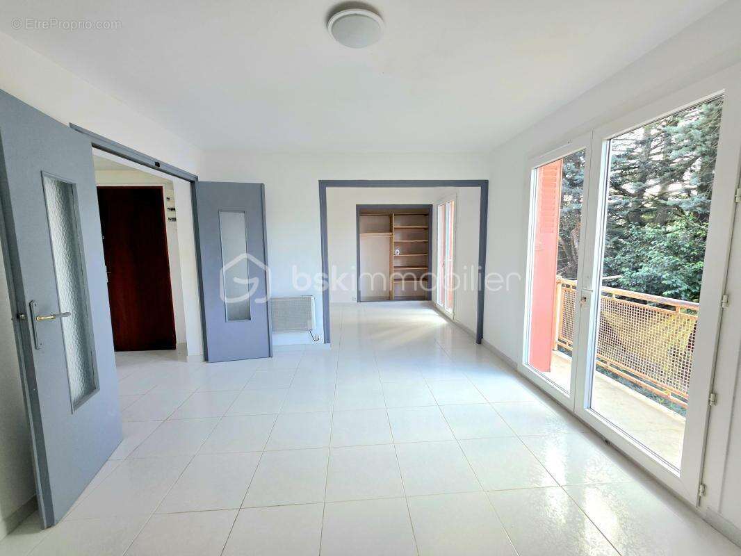 Appartement à VALREAS