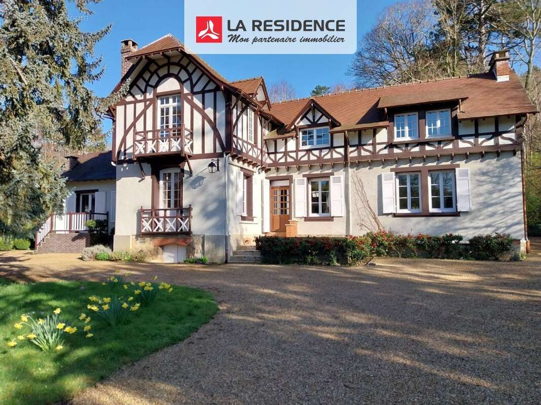 Maison 283 m² à Oinville-Sur-Montcient  - photo 2
