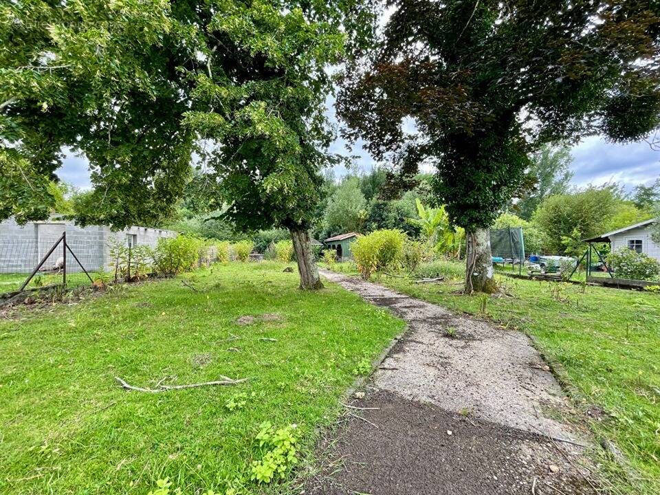 Terrain à VILLENAVE-D'ORNON