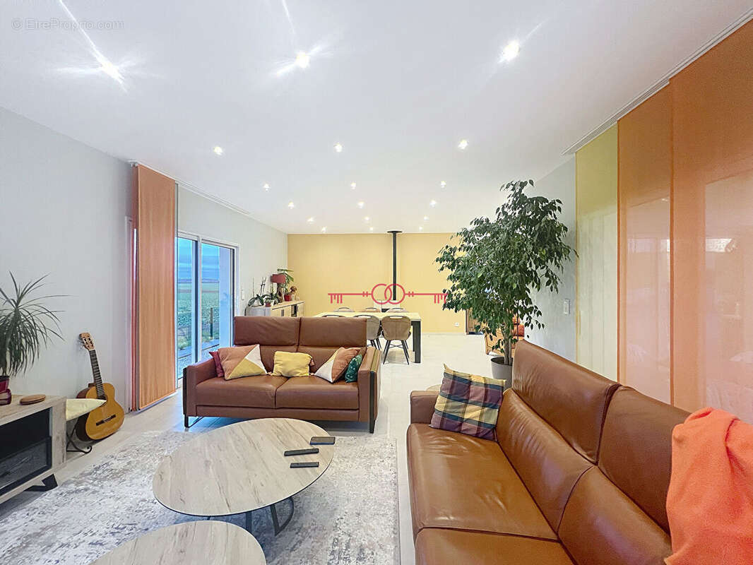 Maison à CAUROY-LES-HERMONVILLE