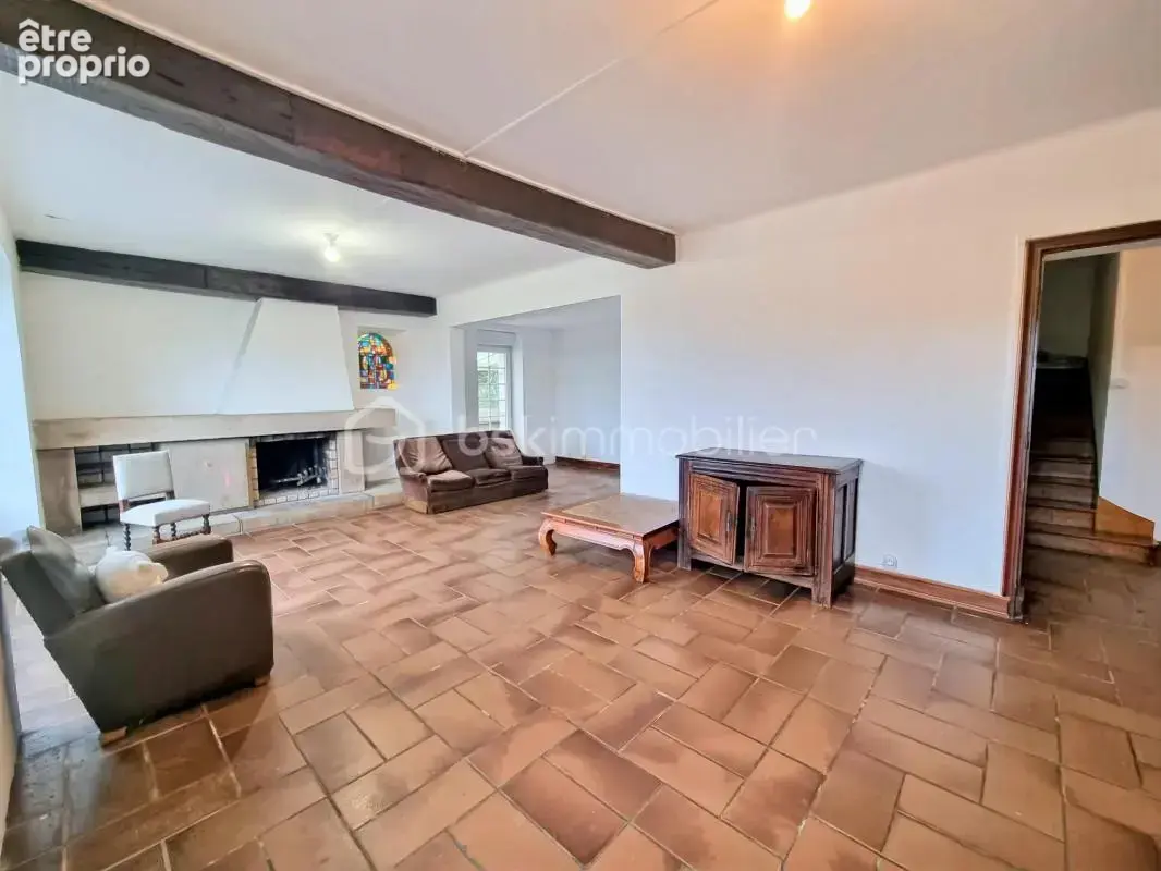 ELLIANT – Proche centre - Maison de 270 m2 sur près de 3000 m2 de terrain - photo 8