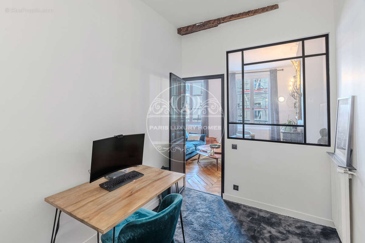 Appartement à PARIS-1E