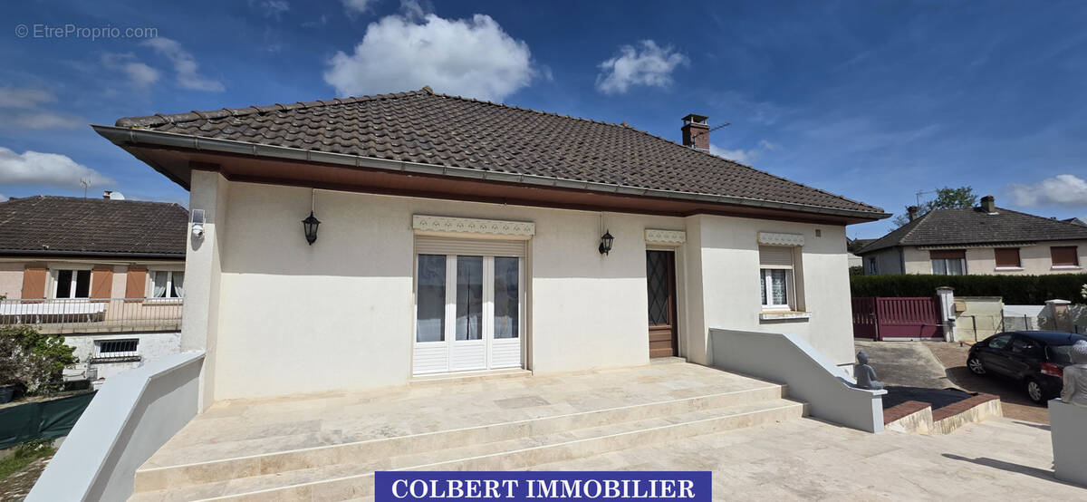 Maison à MONETEAU