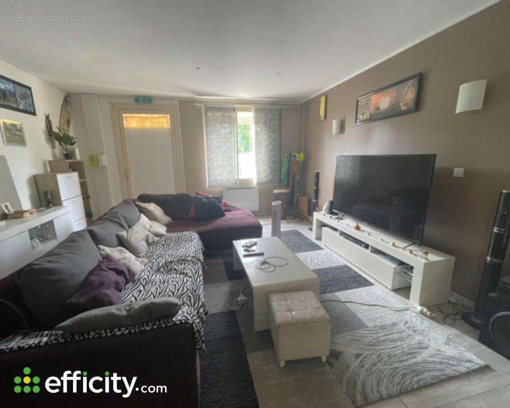 Appartement 155 m² à Saint-Medard-De-Guizieres  - photo 10