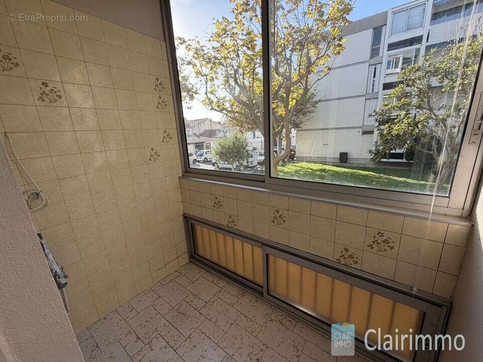 Appartement T4 a vendre - balcon - loggia - cave - calme - - Appartement à MARSEILLE-13E