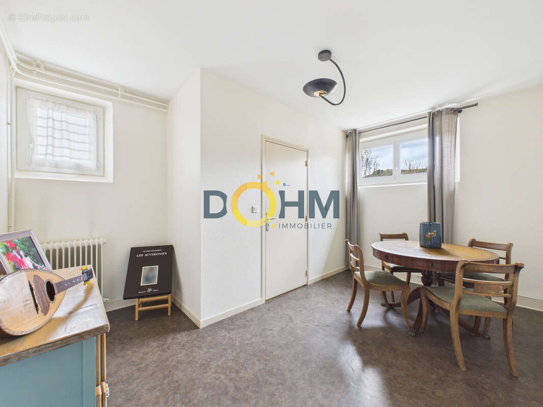 Maison rénovée de 180 m2 à vendre à Saugues avec terrain clos de 600 m2 - photo 17