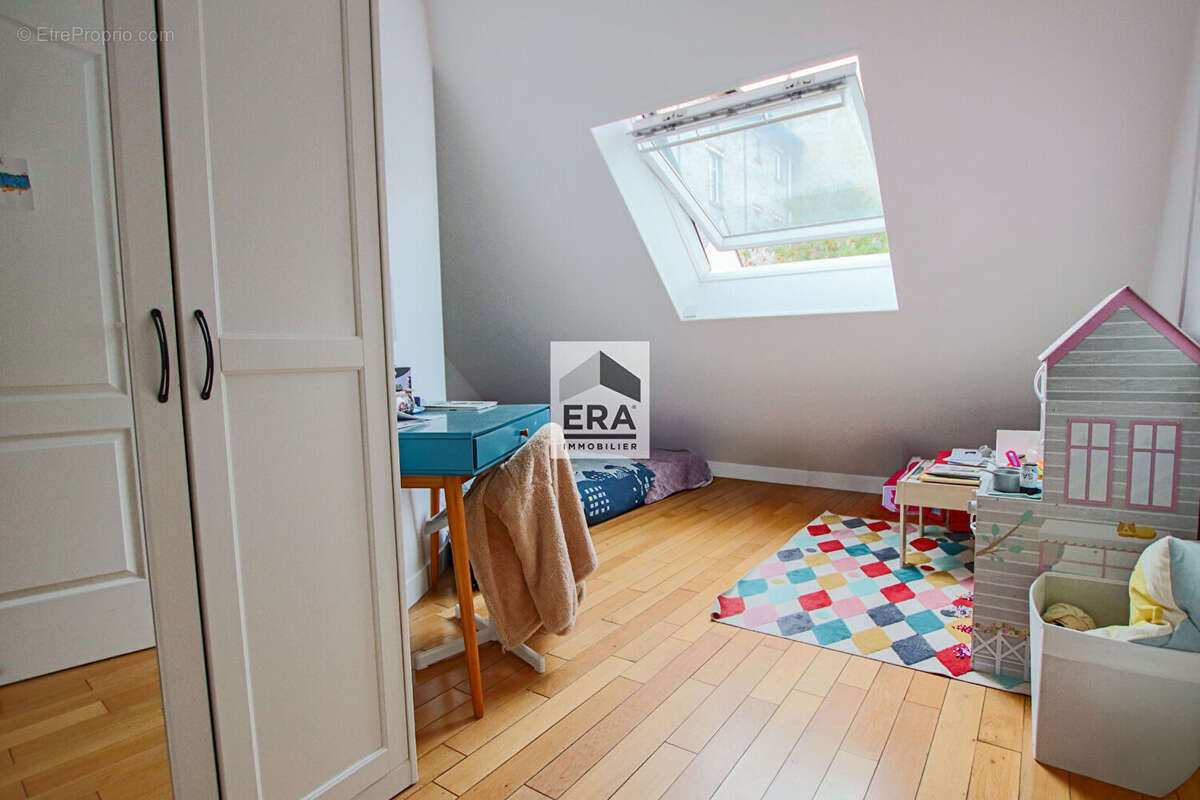 Appartement à LA GARENNE-COLOMBES