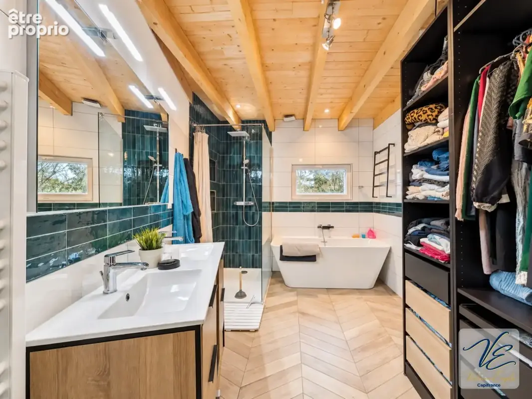 À azille – maison bourgeoise rénovée de 259 m² avec 5 chambres, jardin piscinable, puits et garage - photo 24