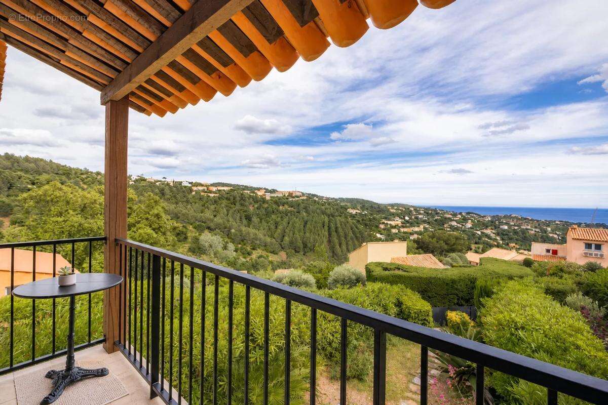 Maison à ROQUEBRUNE-SUR-ARGENS