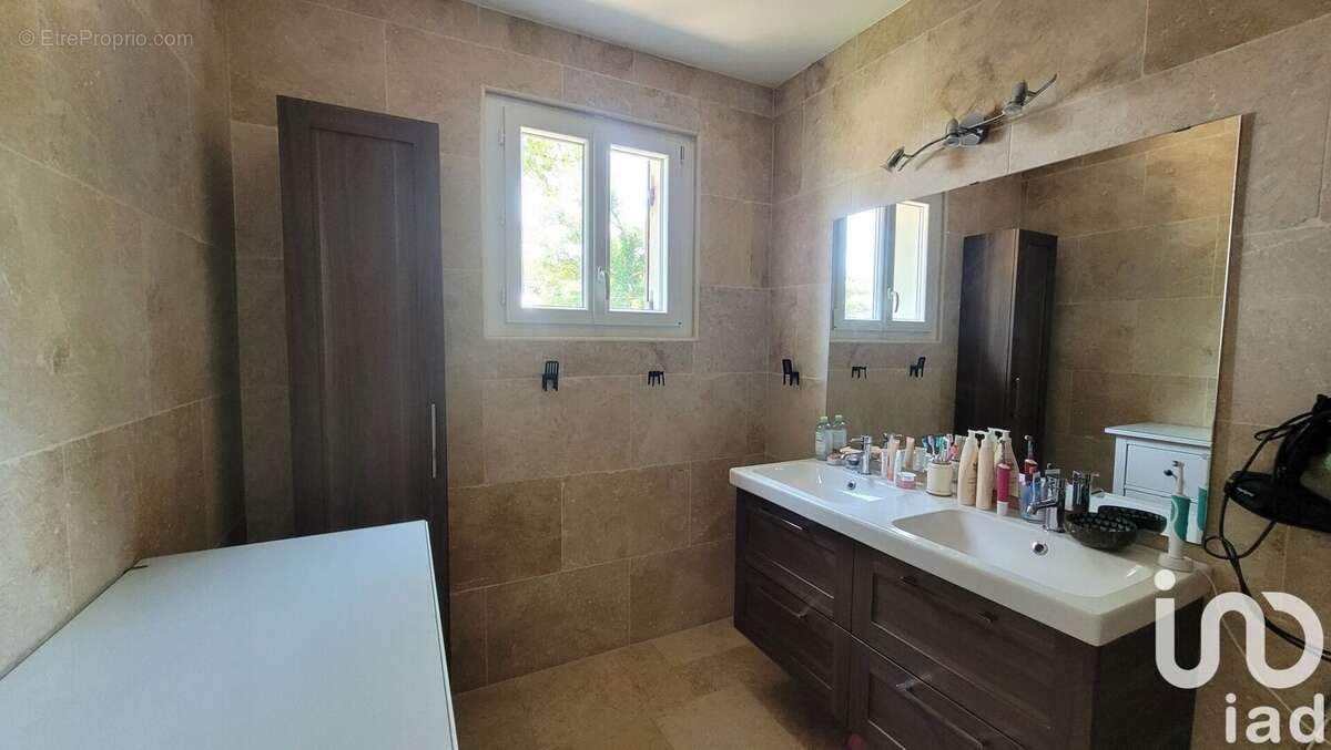 Photo 8 - Maison à LA ROCHE-CHALAIS