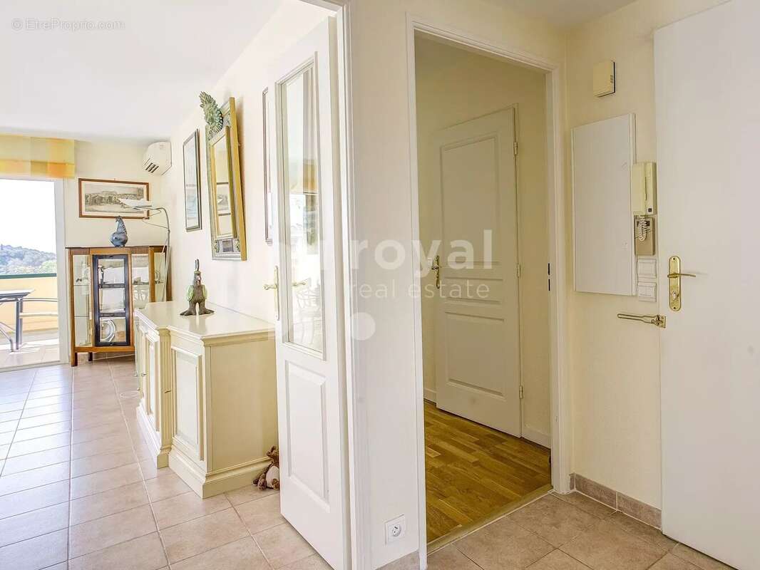 Appartement à MOUGINS