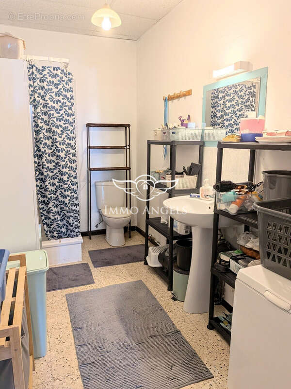 Appartement à VIC-LA-GARDIOLE