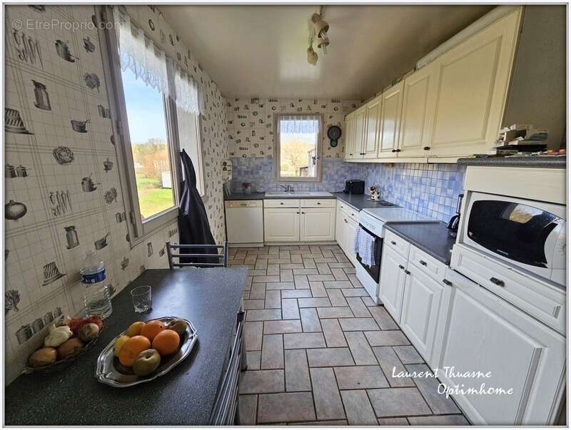 Maison à SAINT-PIERRE-DE-CHIGNAC