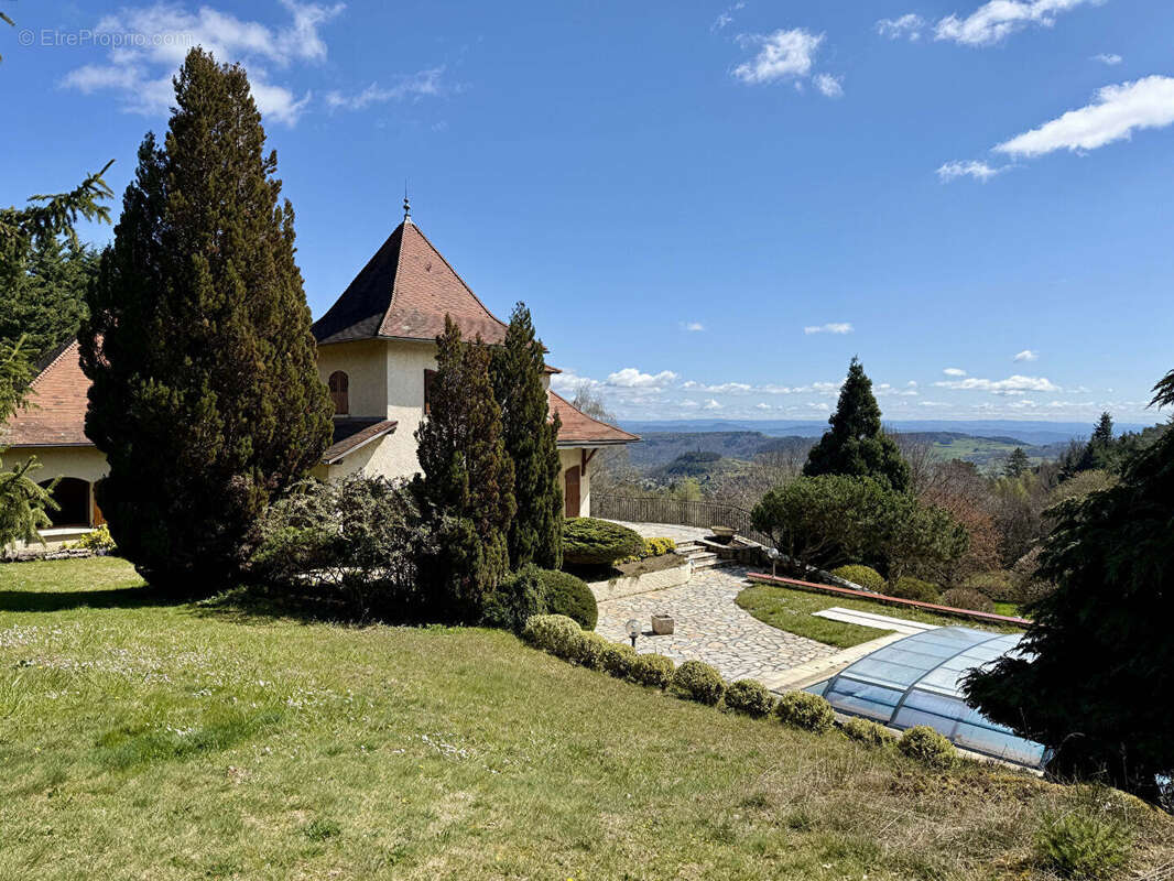Maison à SAINT-GENES-CHAMPANELLE
