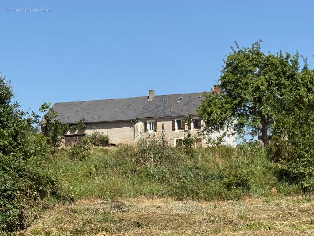 Maison à SAINT-JULIEN-LA-GENESTE