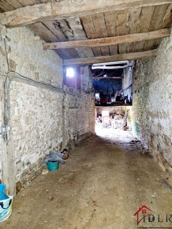 Maison à MONTIGNY-LES-CHERLIEU