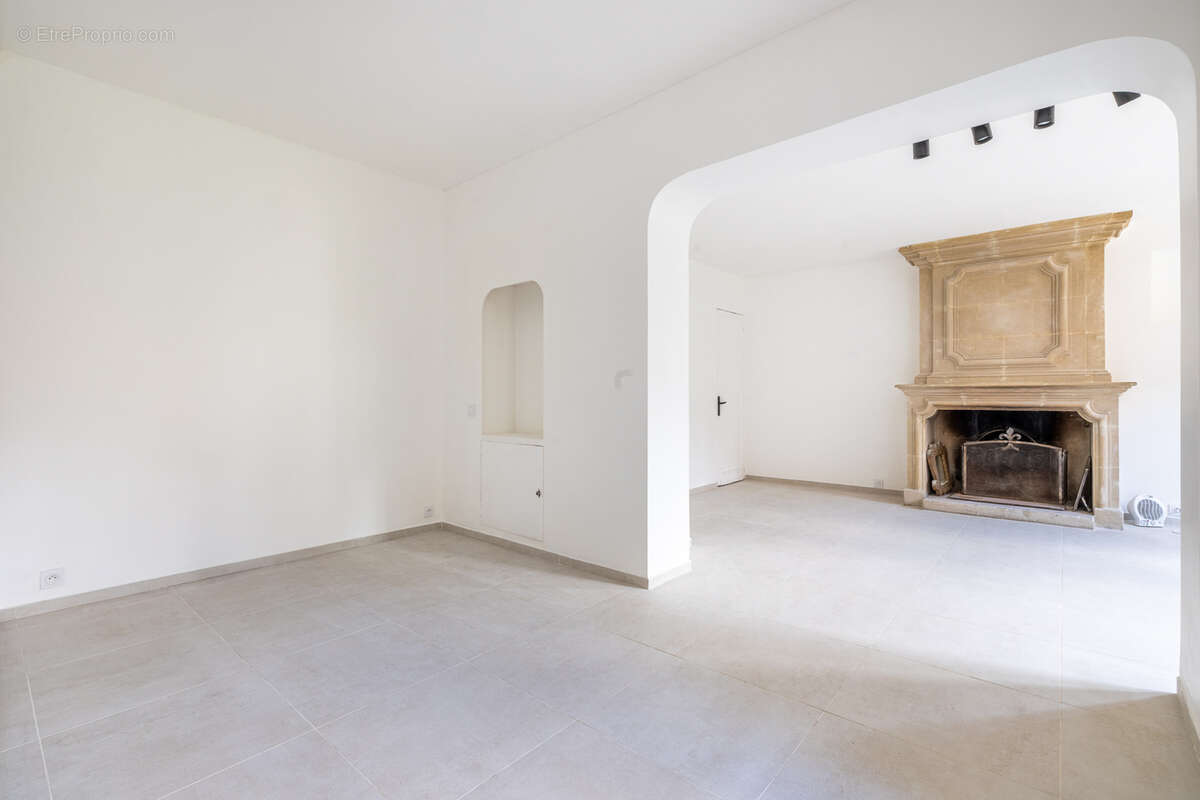 Maison à SAINT-MAUR-DES-FOSSES