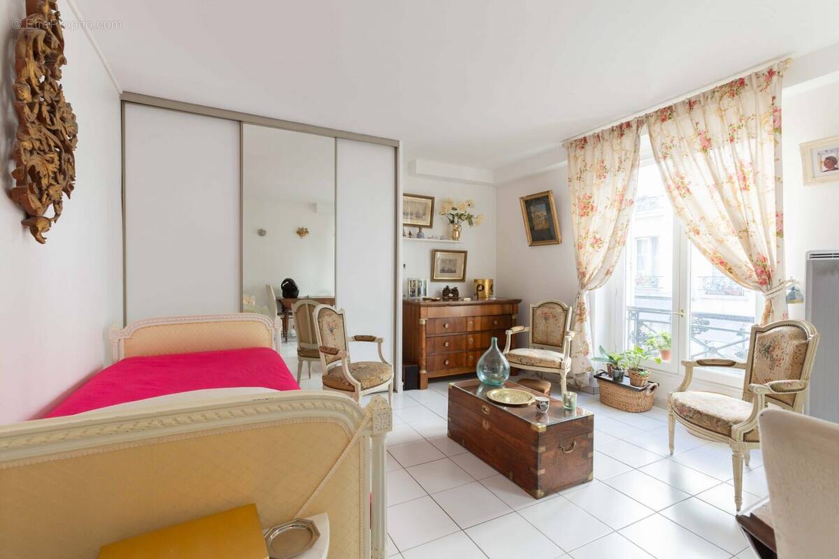 Appartement à PARIS-7E