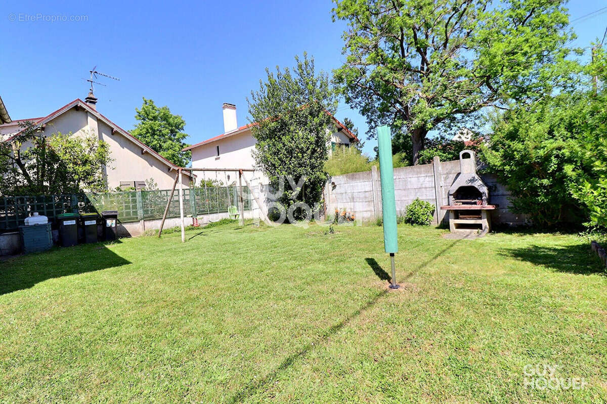 Maison à SAINTE-GENEVIEVE-DES-BOIS