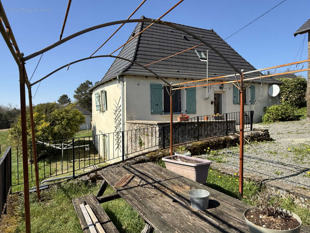 Propriete avec dependances et 11 ha de terrain - photo 40