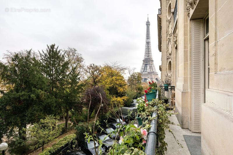Appartement à PARIS-16E