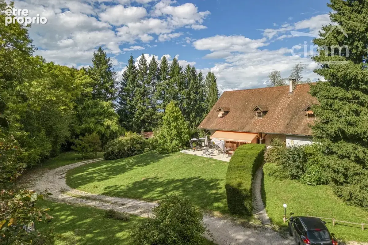 Propriété de charme 420m2 sur 1.6 ha de terrain dans un cadre champêtre sans voisinage - photo 2