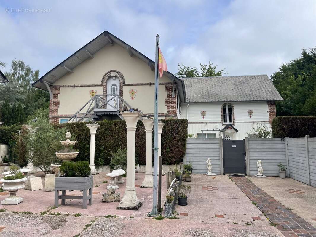 Maison 298 m² à Bernay  - photo 2